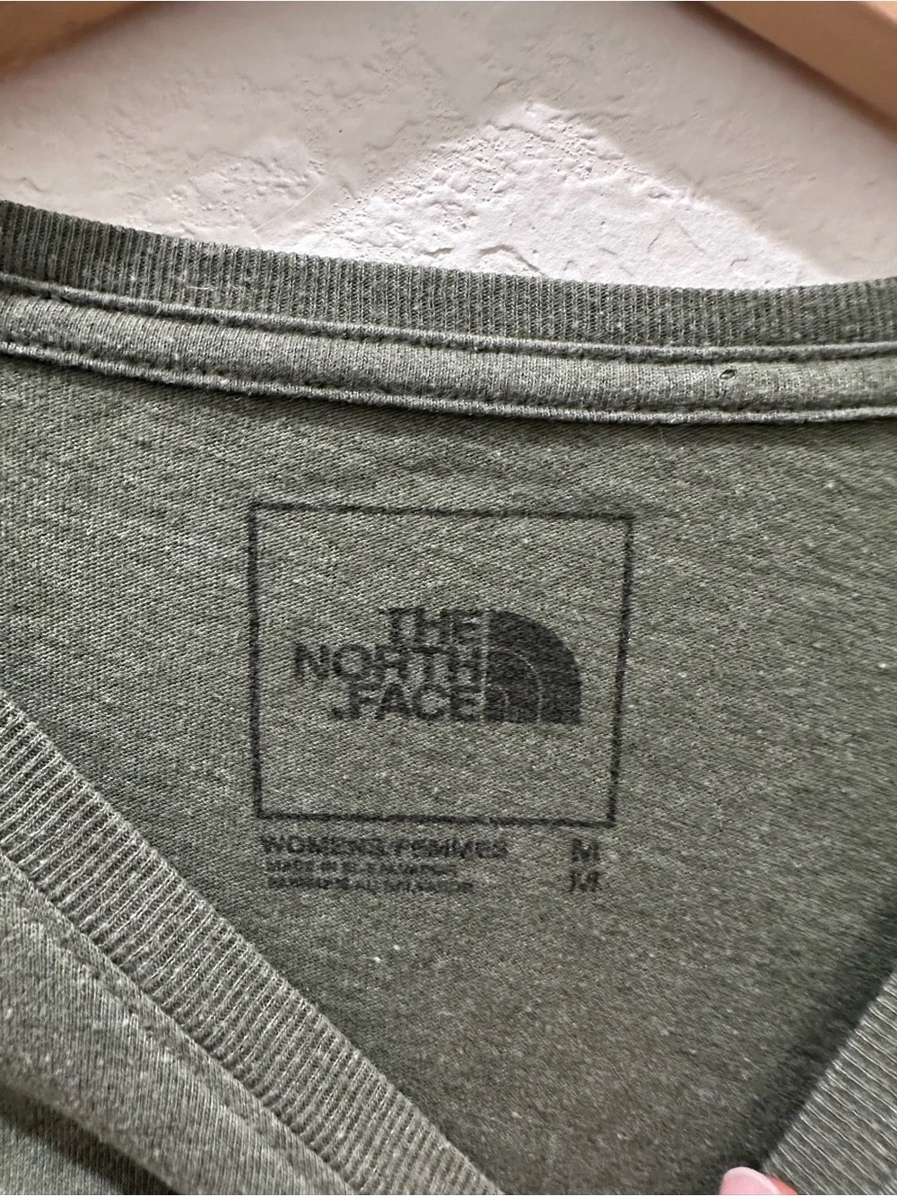 The North Face Olive Green Logo Graphic T-Shirt Women’s Medium - Picture 3 of 4